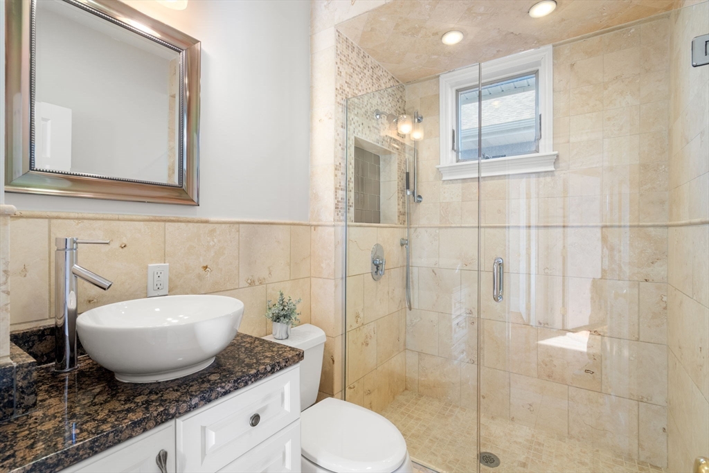 125 W Adams St # 125