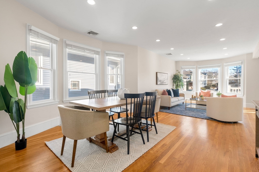 125 W Adams St # 125