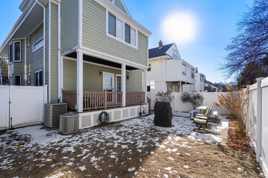125 W Adams St # 125