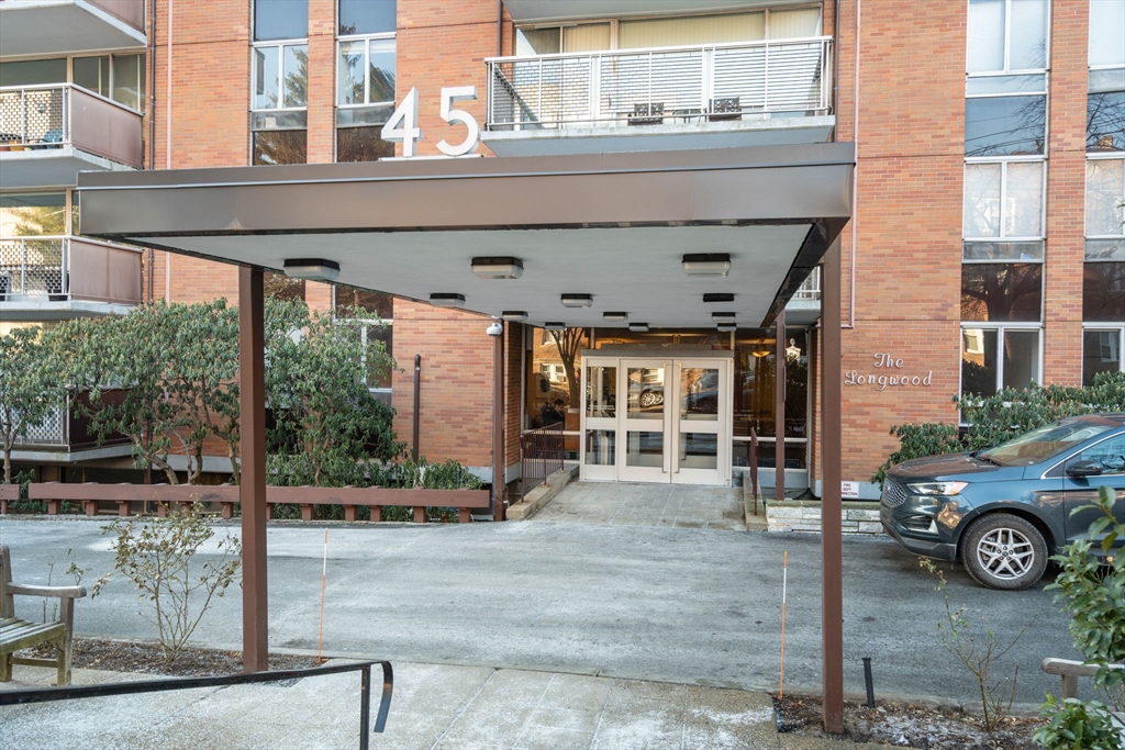 45 Longwood Ave # 512