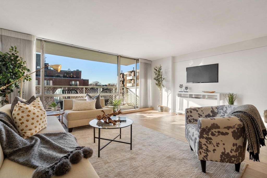 45 Longwood Ave # 512