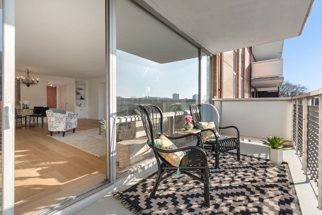 45 Longwood Ave # 512