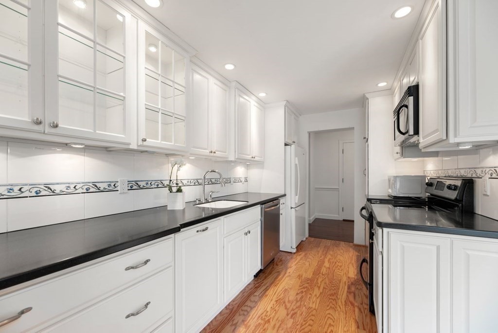 1212 Greendale Ave # 319