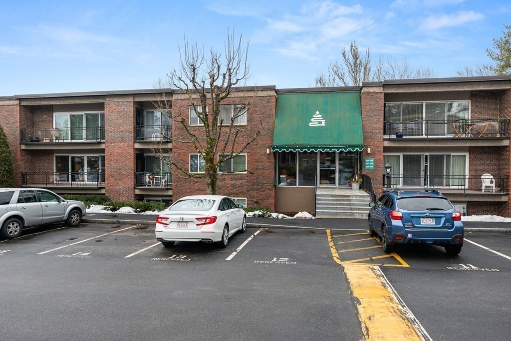 1212 Greendale Ave # 319