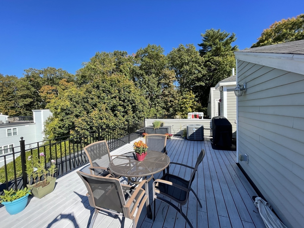 829 Lagrange St # 3