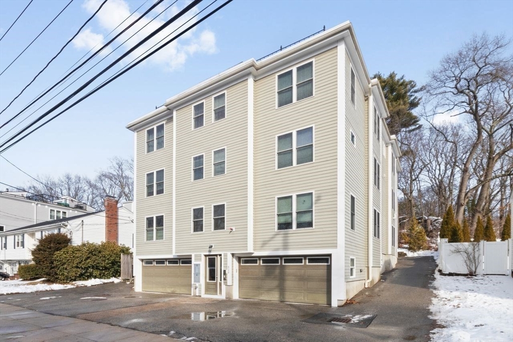 829 Lagrange St # 3