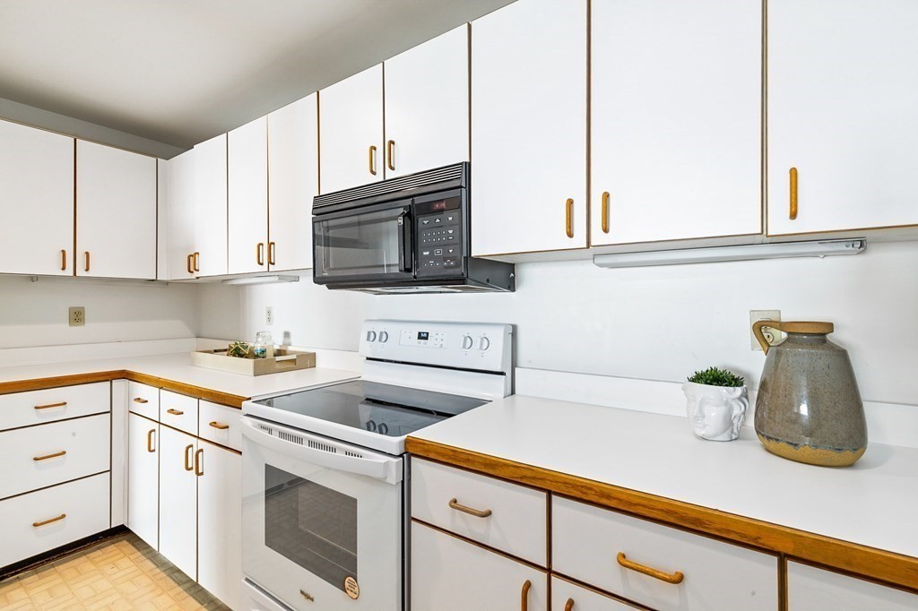 183 Oak Street # 405