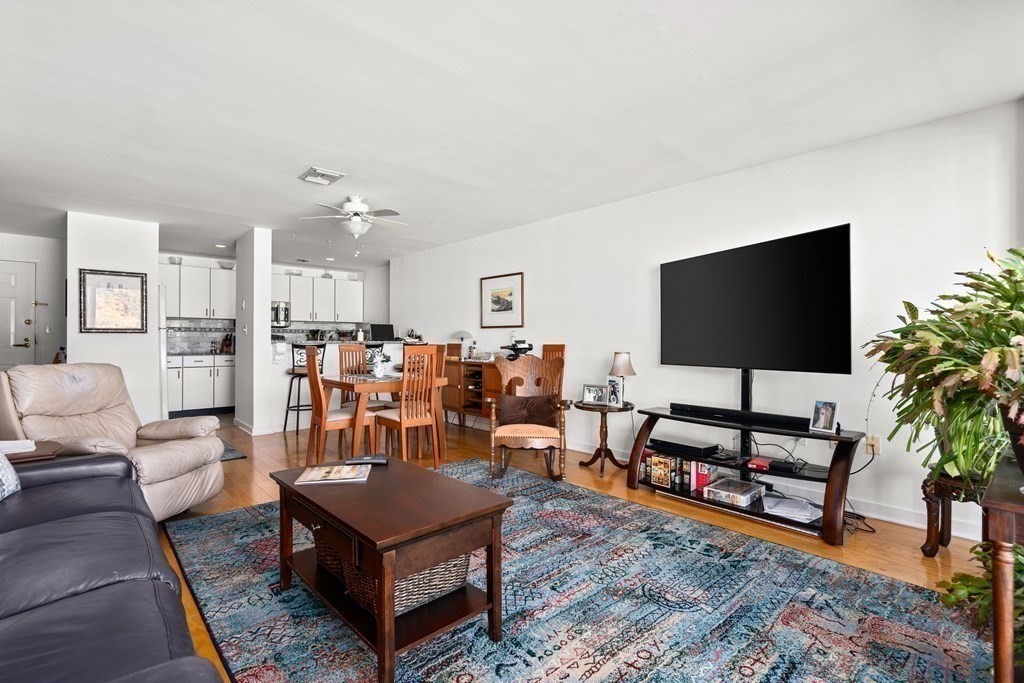183 Oak Street # 405
