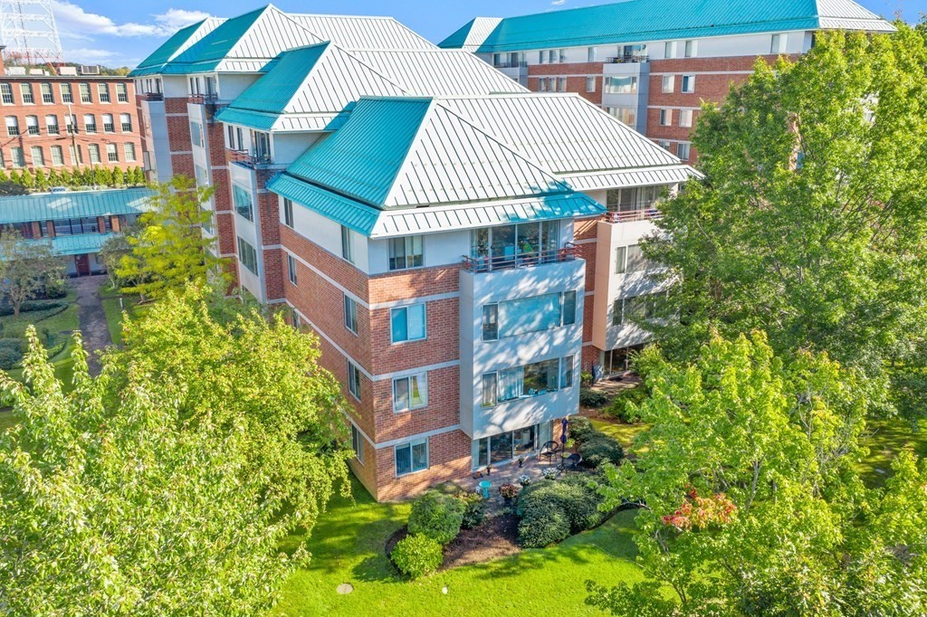 183 Oak Street # 405