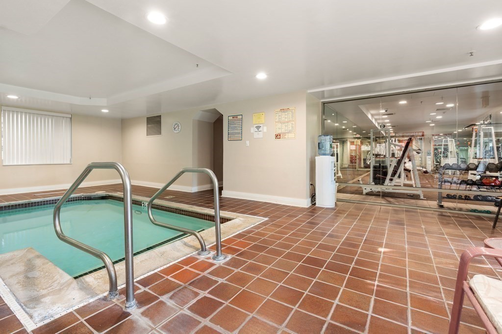 183 Oak Street # 405