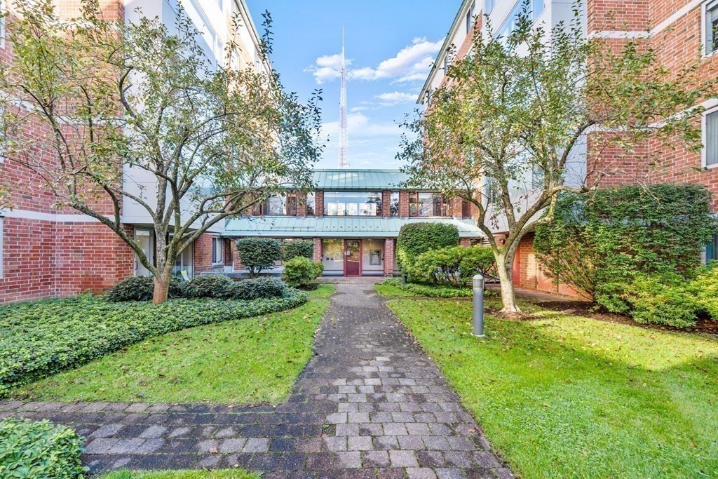 183 Oak Street # 405