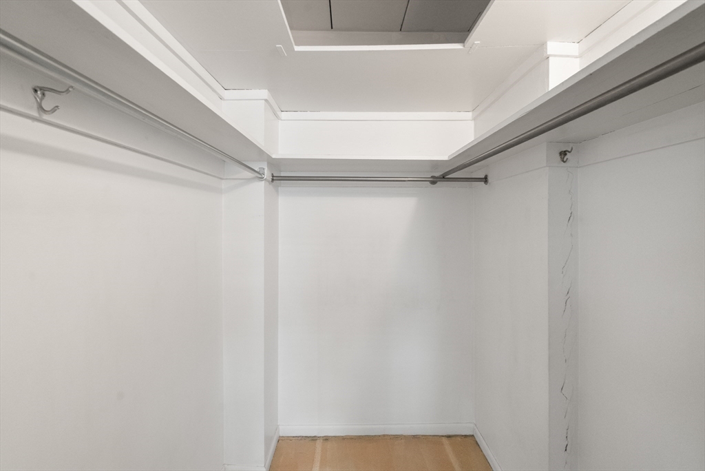 10 Hammond Pond Pkwy # 502