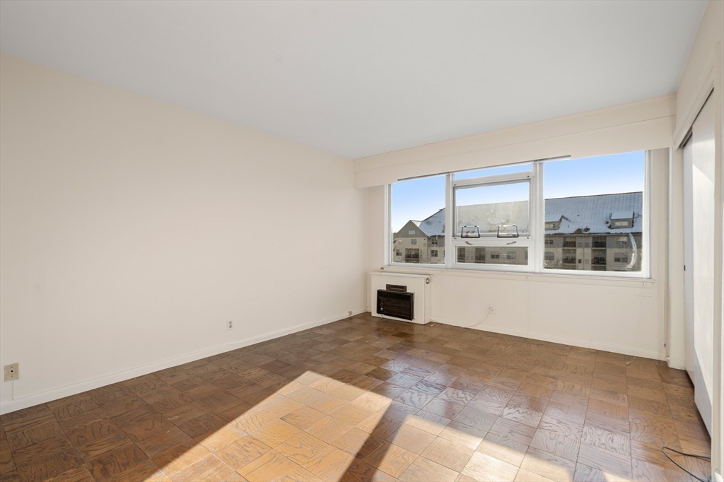 10 Hammond Pond Pkwy # 502