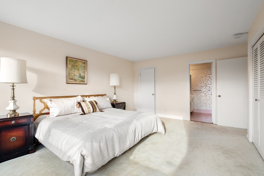 10 Hammond Pond Pkwy # 502