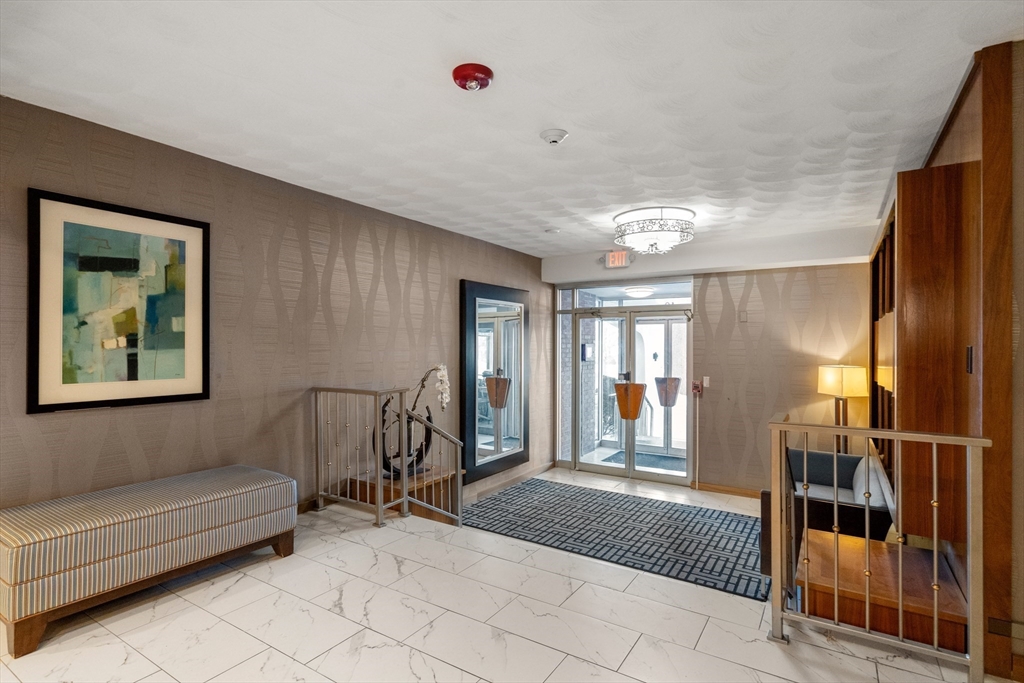 10 Hammond Pond Pkwy # 502