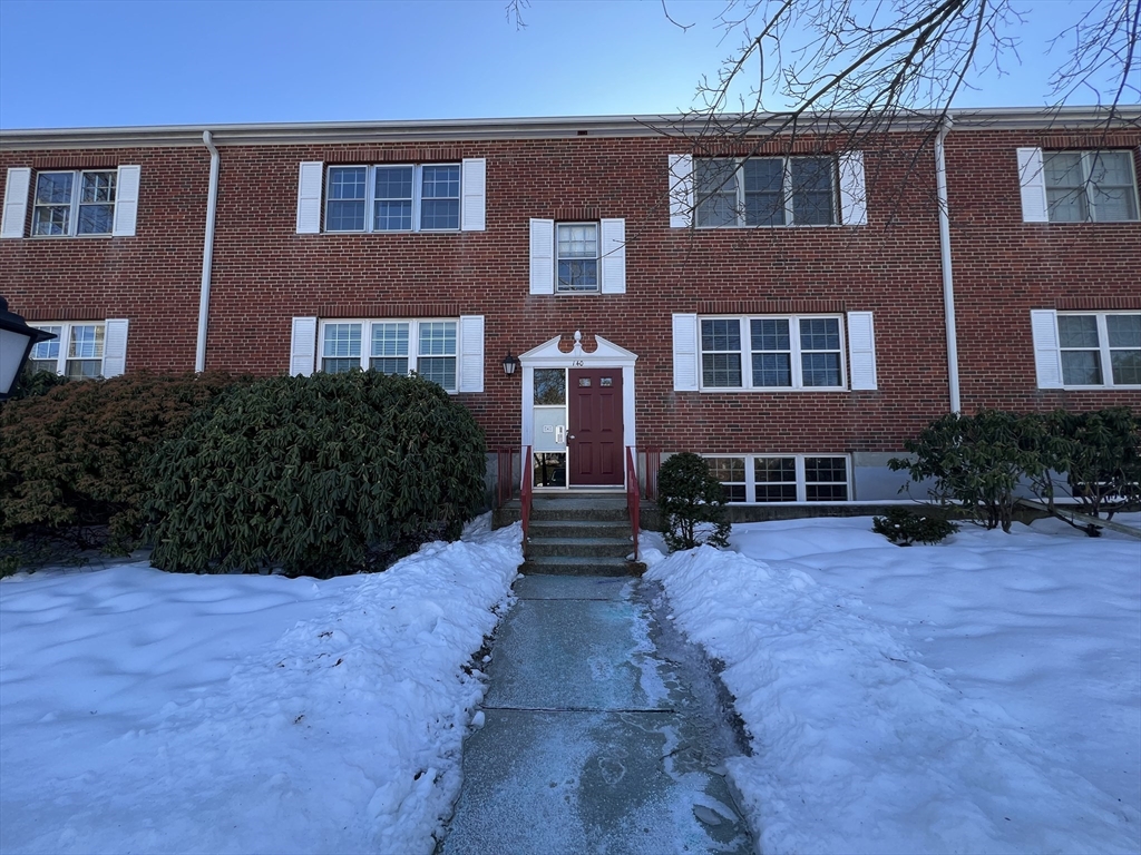 140 Lake Shore Rd # 2B