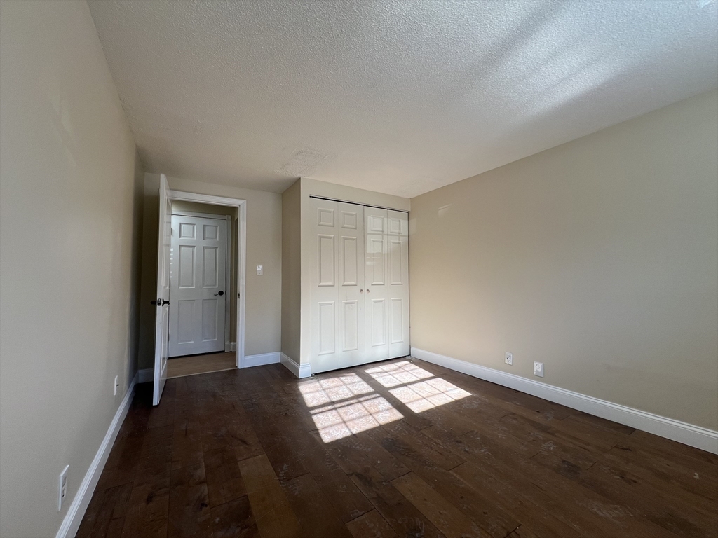 140 Lake Shore Rd # 2B