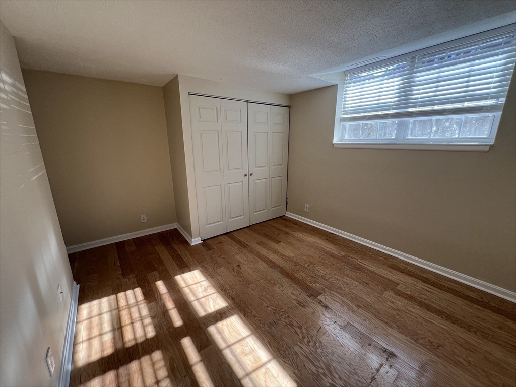 140 Lake Shore Rd # 2B