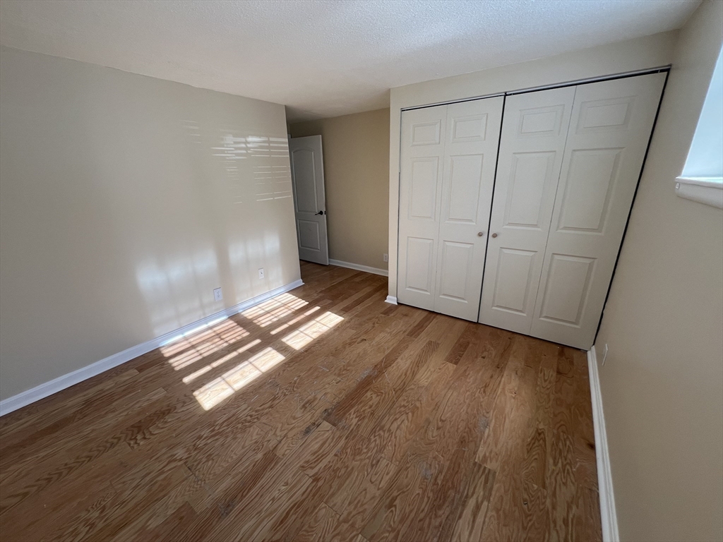 140 Lake Shore Rd # 2B