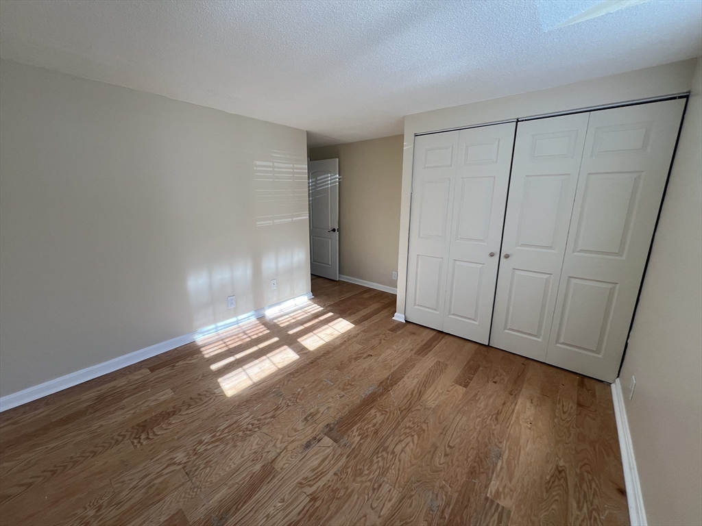 140 Lake Shore Rd # 2B