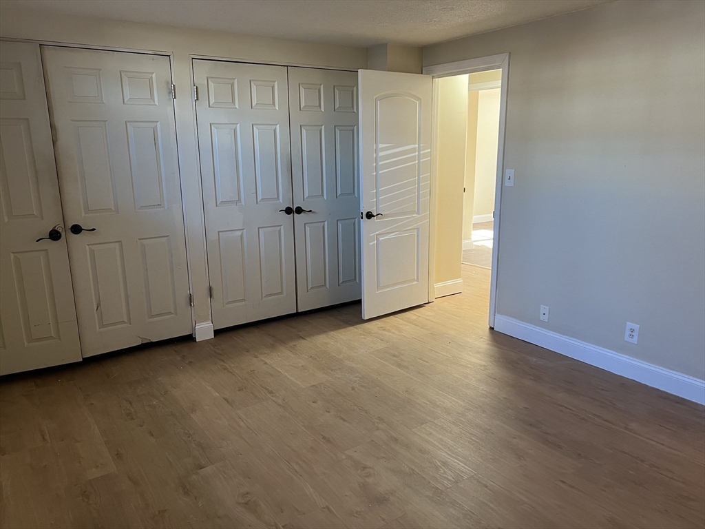 140 Lake Shore Rd # 2B