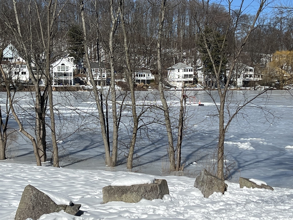 140 Lake Shore Rd # 2B