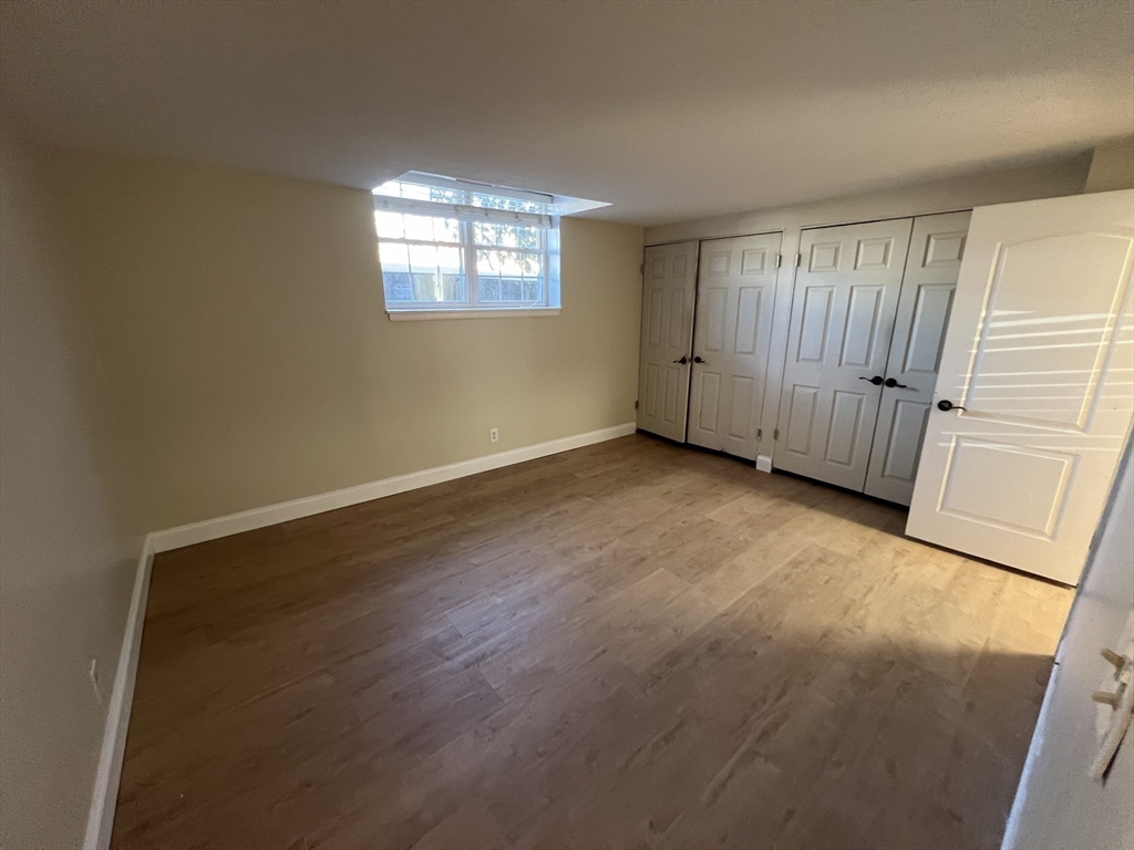 140 Lake Shore Rd # 2B