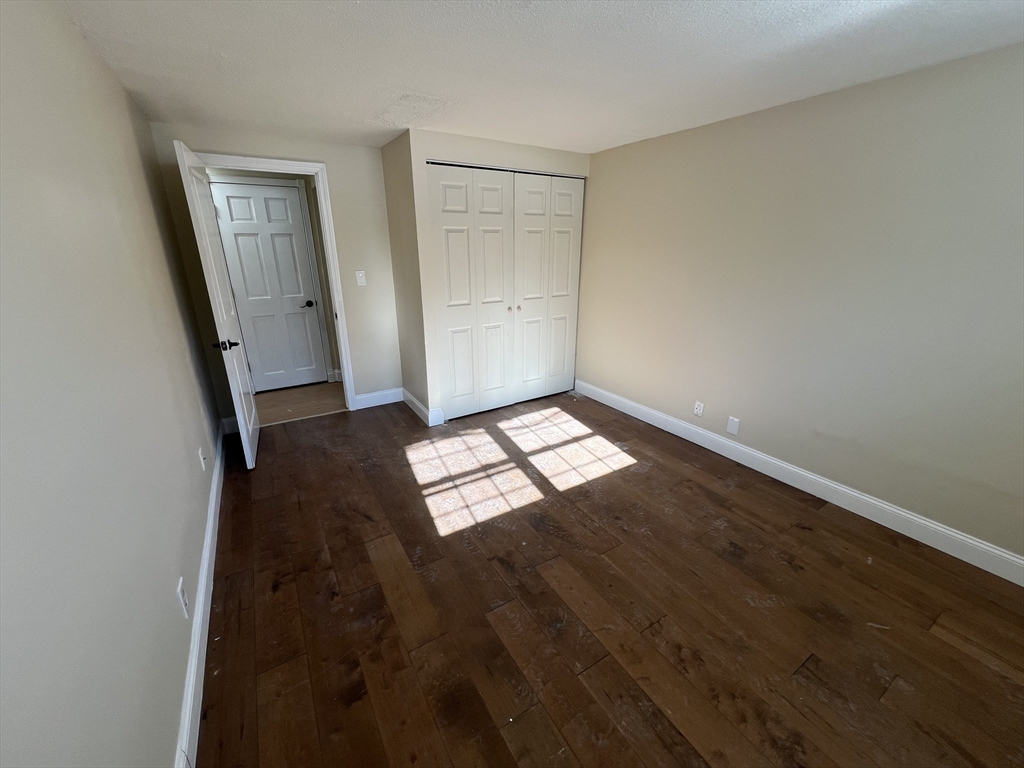 140 Lake Shore Rd # 2B