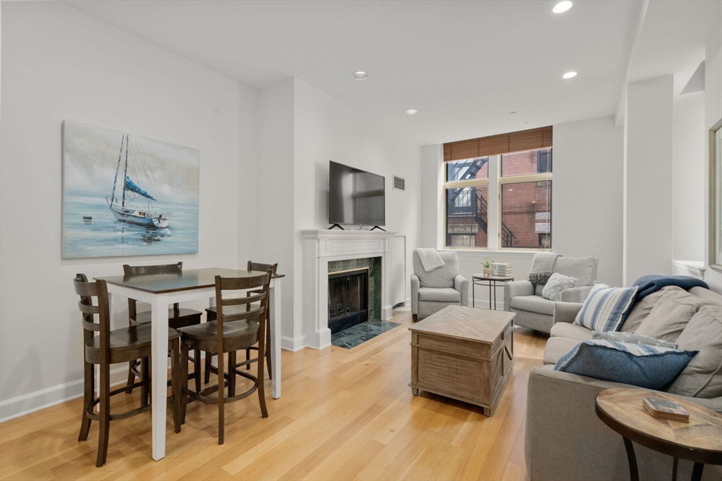 2 Clarendon Street # 208