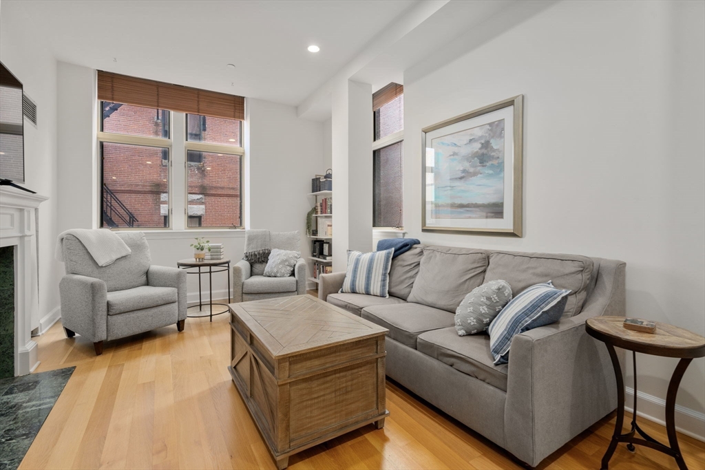 2 Clarendon Street # 208