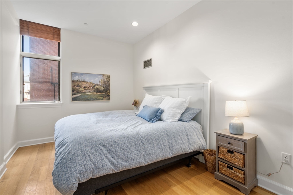 2 Clarendon Street # 208