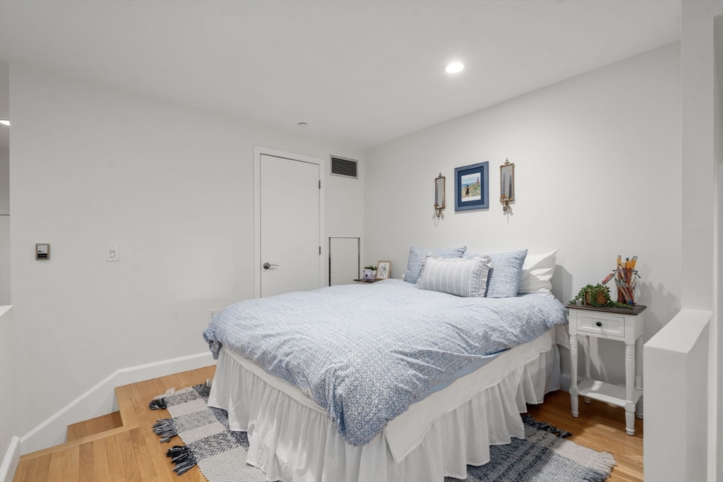 2 Clarendon Street # 208