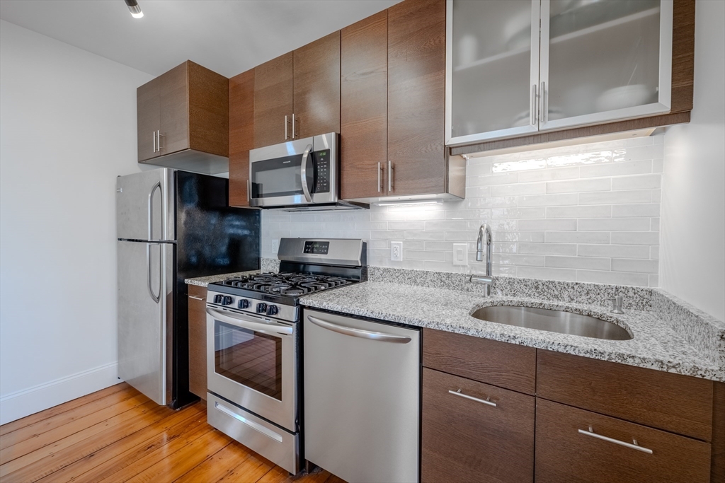 20 Porter St # 2
