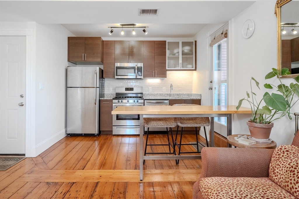 20 Porter St # 2