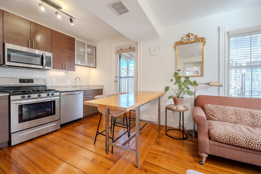 20 Porter St # 2