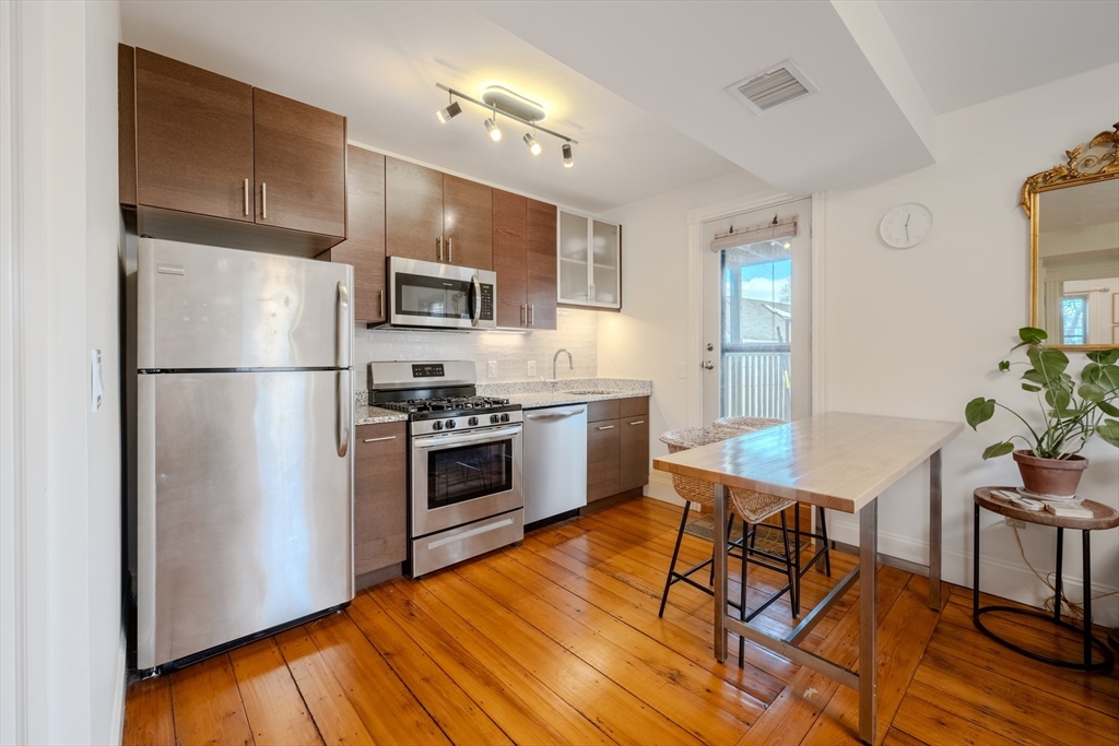 20 Porter St # 2