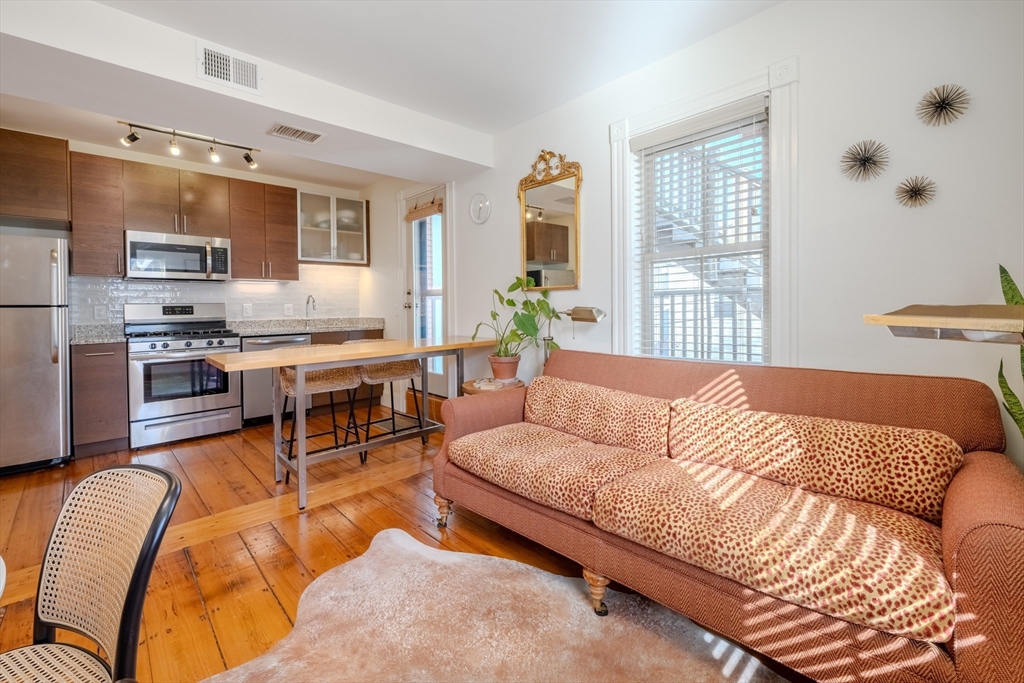 20 Porter St # 2