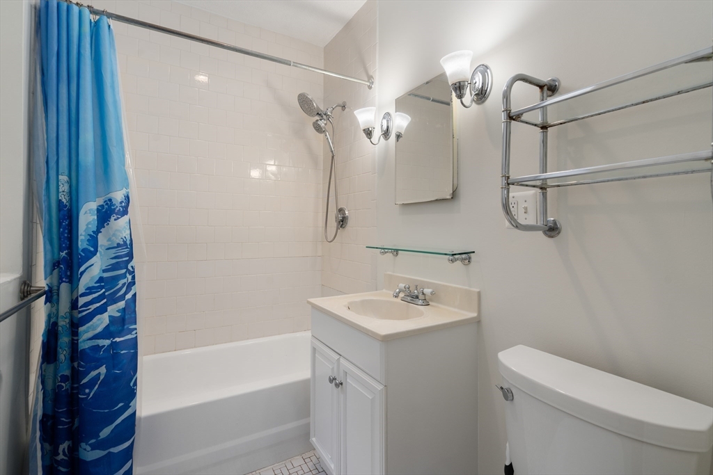 1423 Commonwealth Ave # 202