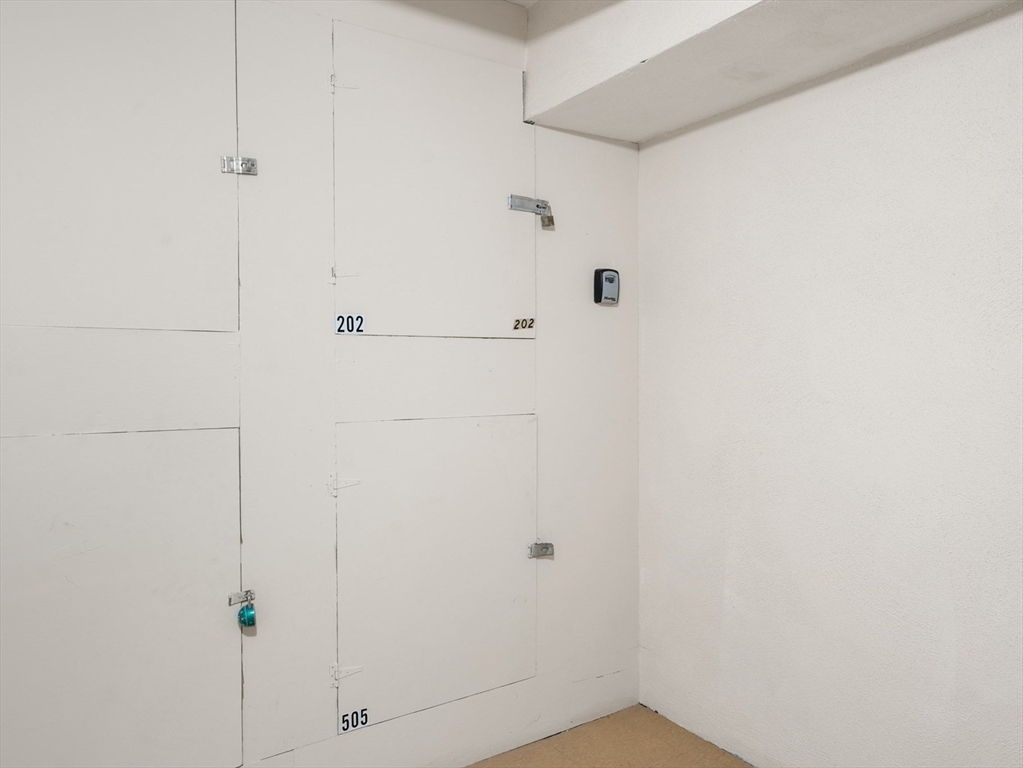 1423 Commonwealth Ave # 202