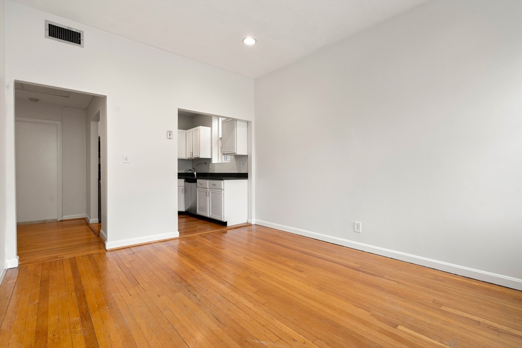 1423 Commonwealth Ave # 202