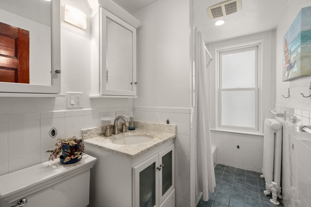 122 Davis Ave # 2