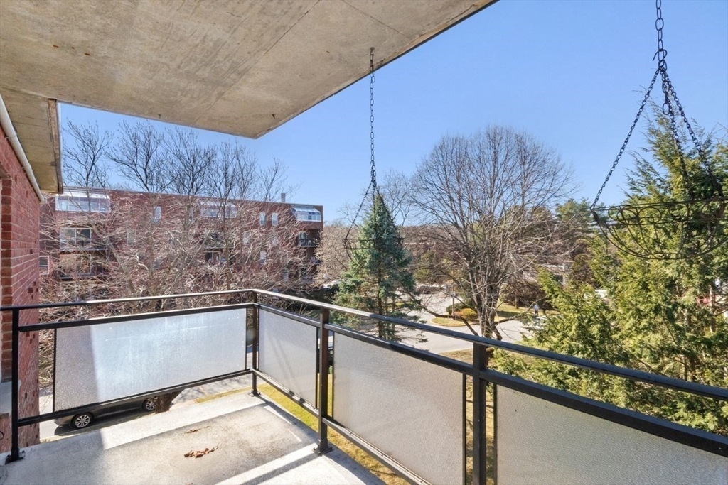 55 Broadlawn Park # 11B