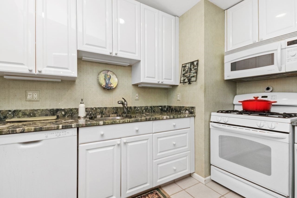 55 Broadlawn Park # 11B