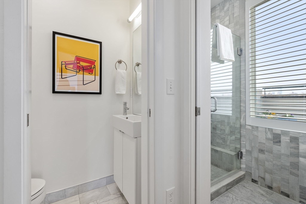 409 E 1st St # 409