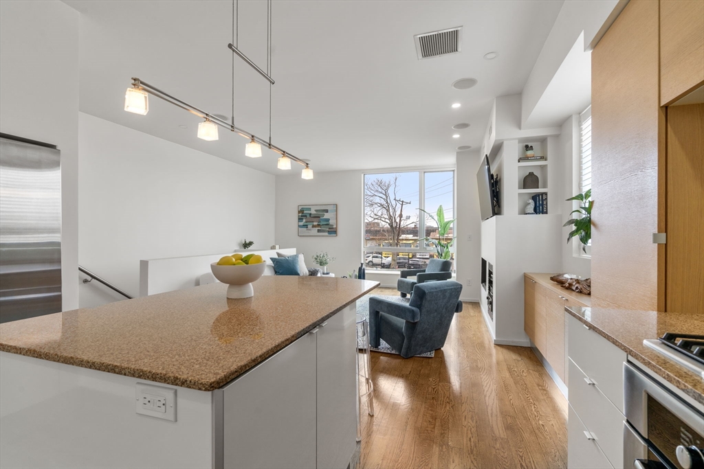 409 E 1st St # 409
