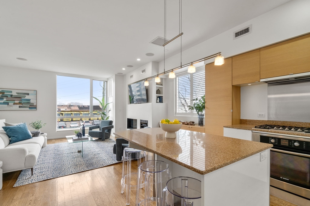 409 E 1st St # 409