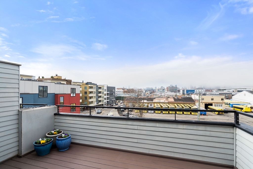 409 E 1st St # 409
