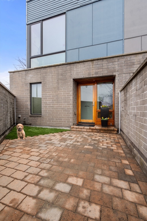 409 E 1st St # 409