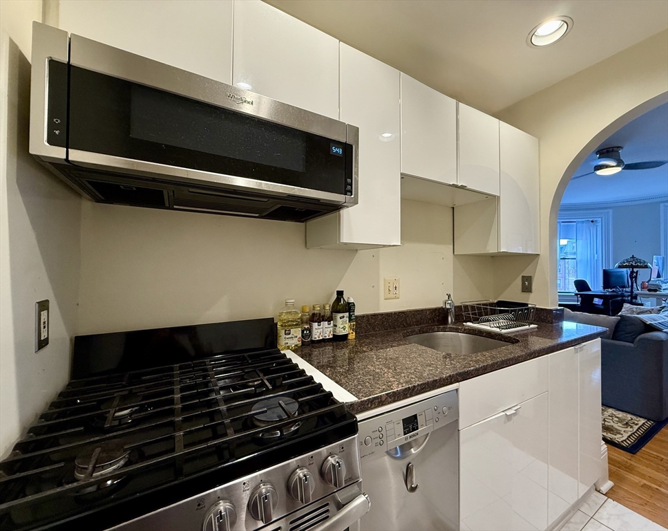 565 Massachusetts Ave # 5