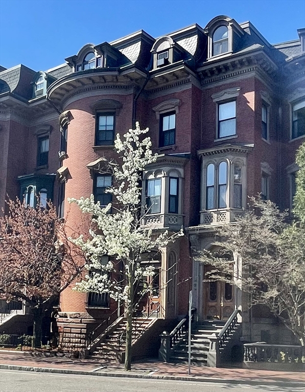 565 Massachusetts Ave # 5